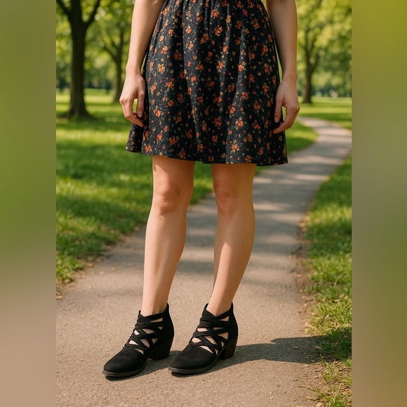 Caslon Black Suede Ankle Boots, size 8 or Eight - Picture 1 of 11